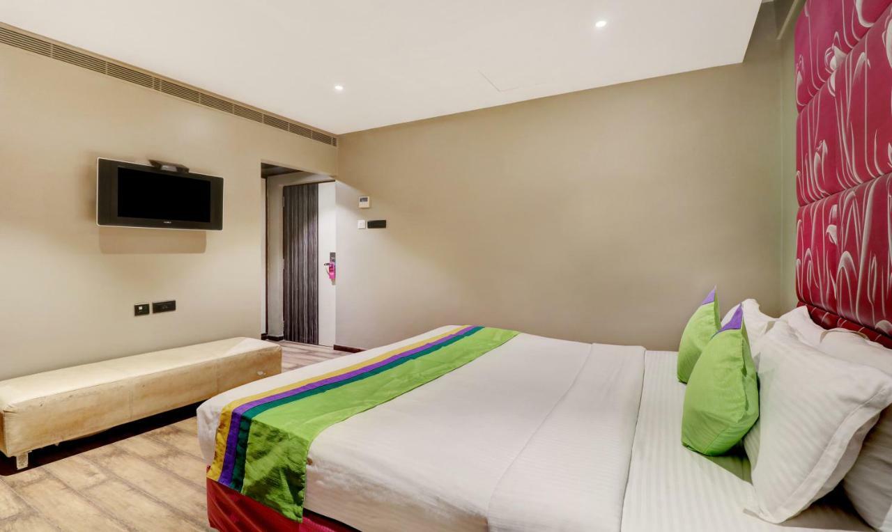 The Spring Hotel Chennai Exterior foto