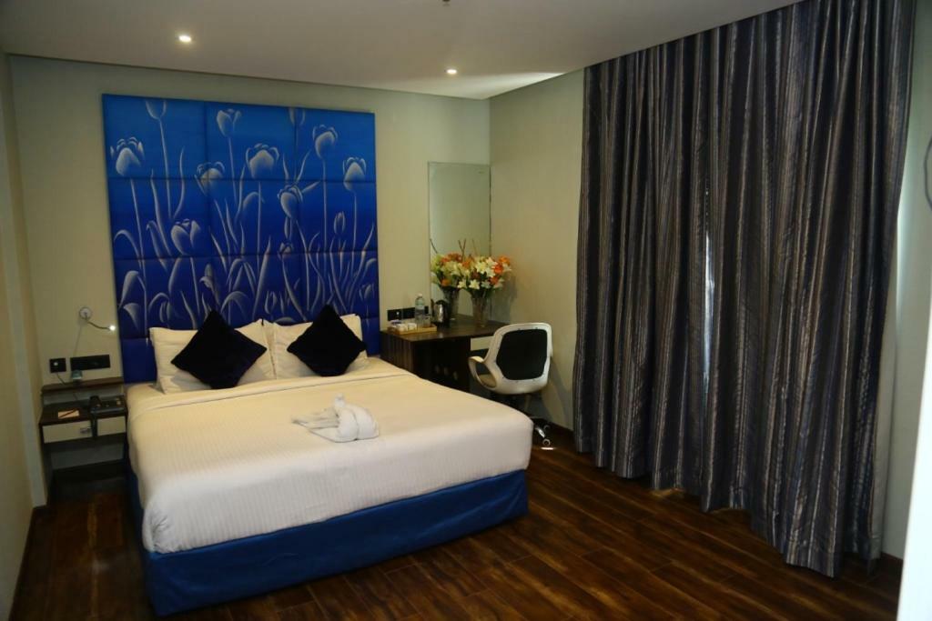 The Spring Hotel Chennai Exterior foto